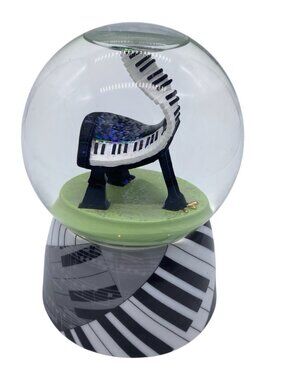 Sankyo Musical Snow Globe Twisted Piano Phantom Of The Opera Music of the Night
